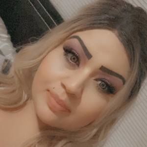 Meet your Posher, Adelina